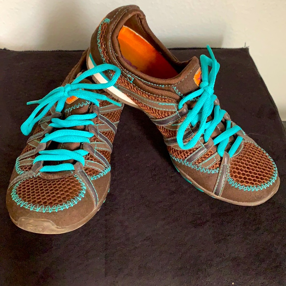 Rocket Dog Light Weight Sneakers EUC. Size 6.5